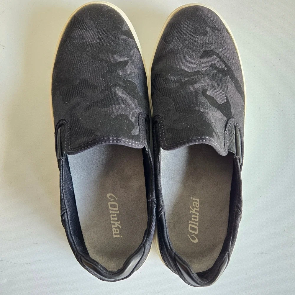 OluKai Lae'ahi Pa'i Mens Black Camo Textile Slip On Sneakers Drop Heel Size 9